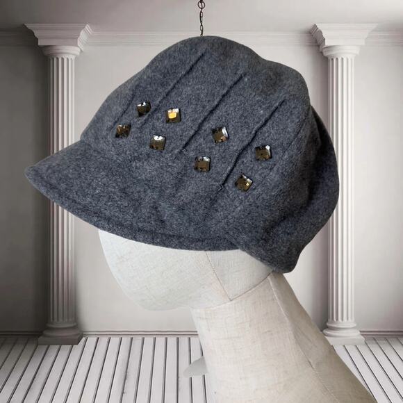 🎩 Chic Elle Wool Beanie Hat with Gem Accents - Picture 1 of 4